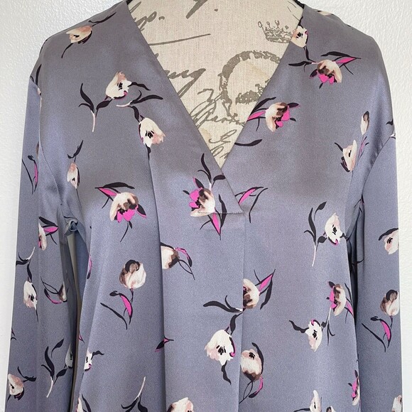 Banana Republic Womens Blouse Pleated V Neckline Floral Top Size Medium Button - Picture 5 of 12